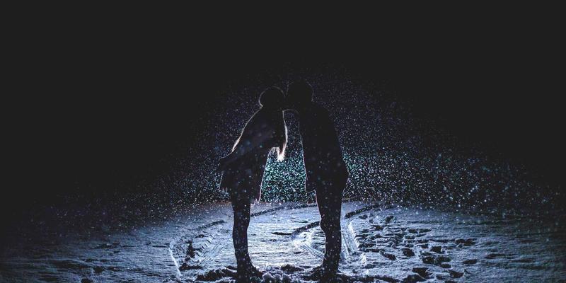 从台灯到智能灯泡:灯泡50年进化史如何重塑现代照明体验