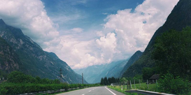 台灯选购终极指南：从灯光参数到实际体验的全方位评测